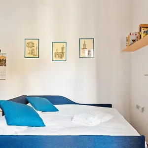 Smart In Corso Garibaldi , Milano Italia